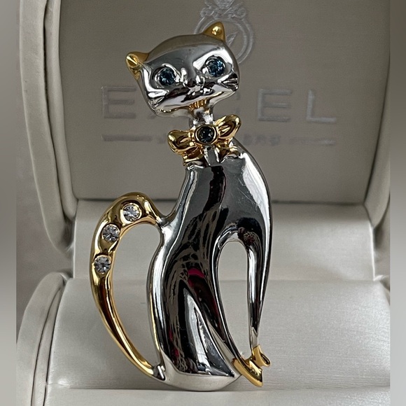 BUTLER Signed Cat Pin Brooch Silver Tone Blue Eyes Clear Rhinestones - Picture 1 of 6